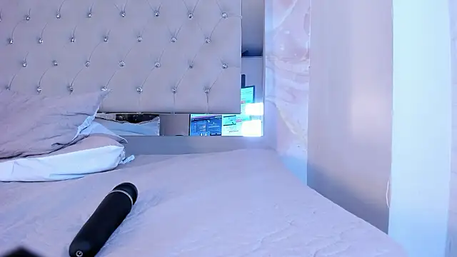 Luna Tylor online show from February 2026 06:22:01 AM