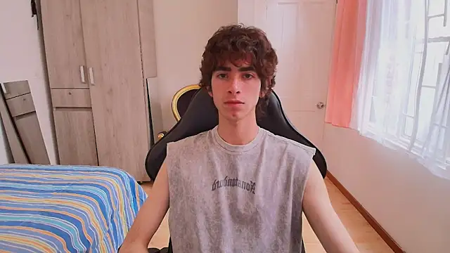 Nude Boy18 online show from September 2025 08:21:01 PM