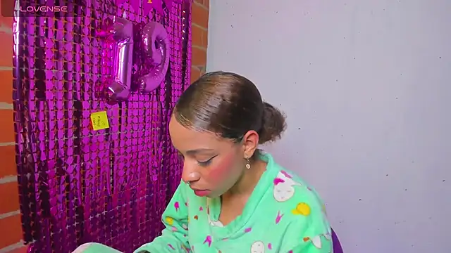 Snapshot of yumi_hanna chatting on September 2025 01:52:01 AM yumi hanna online show from September 2025 01:52:01 AM