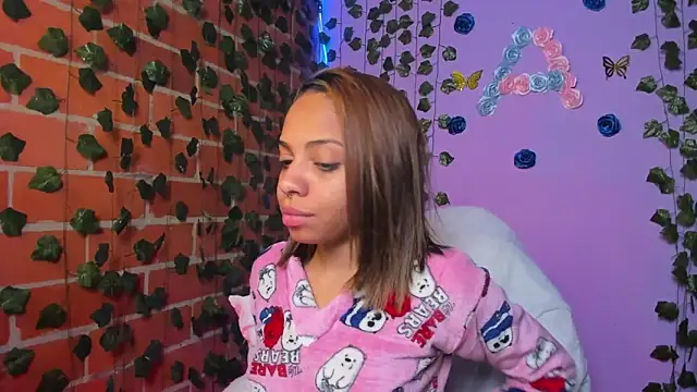 Snapshot of yumi_hanna chatting on October 2025 04:18:02 AM yumi hanna online show from October 2025 04:18:02 AM