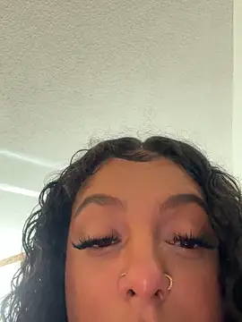 Snapshot of allybluee777 chatting on November 2025 07:35:01 PM allybluee777 online show from November 2025 07:35:01 PM