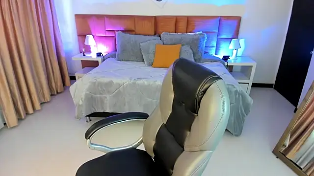 Catti Brie online show from September 2025 11:56:02 AM