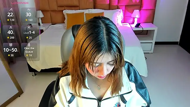 Catti Brie online show from October 2025 12:13:02 PM