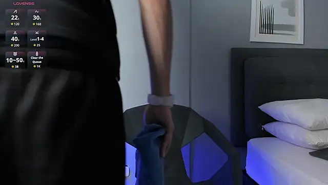 Tylerffoxx online show from February 2026 10:19:02 PM