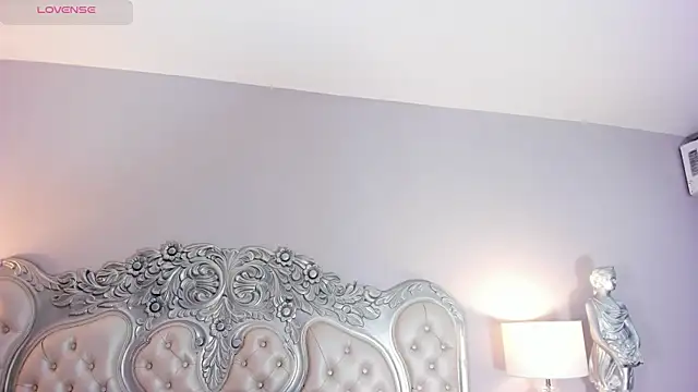 CarolineLee  online show from December 2025 10:38:01 PM