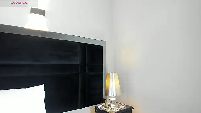 CarolineLee  online show from March 2026 10:38:02 PM