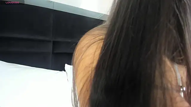 Snapshot of CarolineLee_ chatting on April 2026 10:34:02 PM CarolineLee online show from April 2026 10:34:02 PM