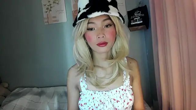 Snapshot of Anne_the_virgin chatting on January 2026 01:41:02 AM Anne the virgin online show from January 2026 01:41:02 AM