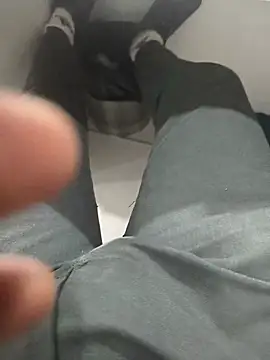 hotboy43339 online show from September 2025 05:35:01 PM