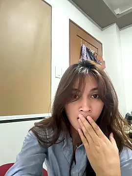 LanySylvia online show from October 2025 03:01:01 PM