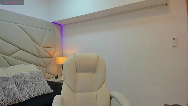 persefone 333 online show from October 2025 06:49:02 PM