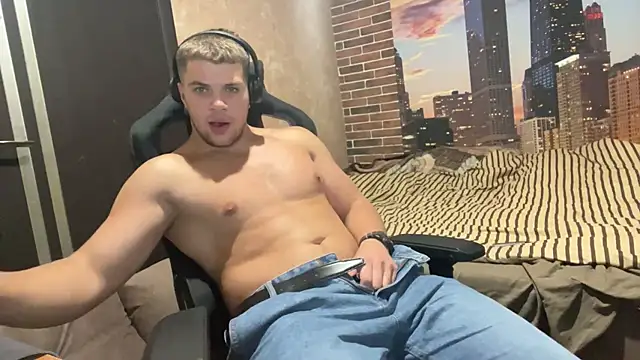 MusclePhantom online show from September 2025 07:40:02 PM