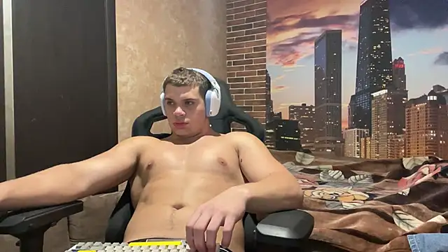 MusclePhantom online show from November 2025 09:04:01 PM