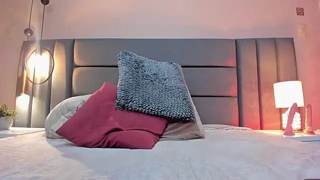 IvyJhons online show from October 2025 11:42:01 AM