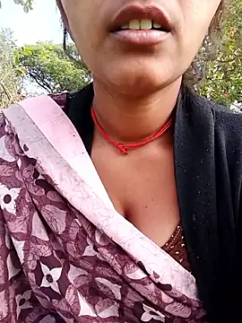 Snapshot of Cutwer chatting on December 2025 05:37:02 AM Cutwer online show from December 2025 05:37:02 AM