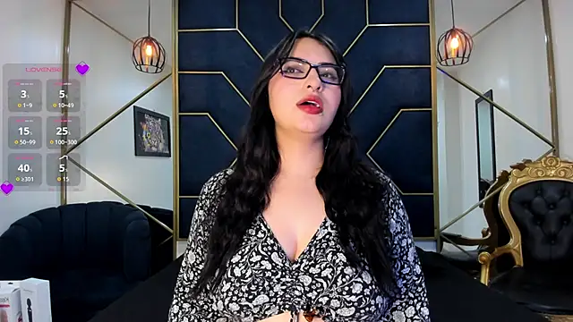 NavannyCattan online show from November 2025 04:04:01 AM