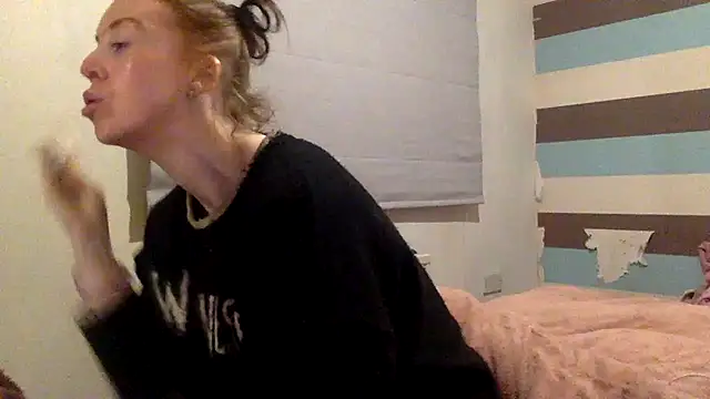 Snapshot of Bellababexox chatting on May 2026 01:57:16 AM Bellababexox online show from May 2026 01:57:16 AM