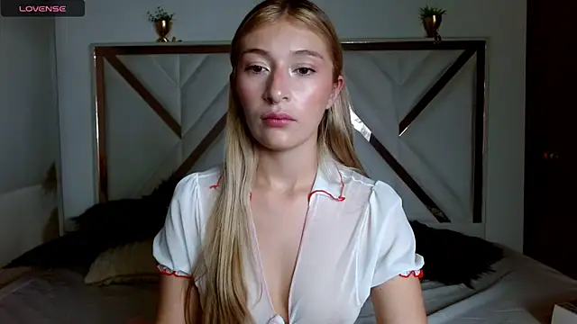Snapshot of SophiaaLee chatting on September 2025 10:42:01 PM SophiaaLee online show from September 2025 10:42:01 PM