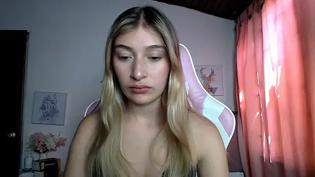 Snapshot of SophiaaLee chatting on April 2026 06:05:02 PM SophiaaLee online show from April 2026 06:05:02 PM