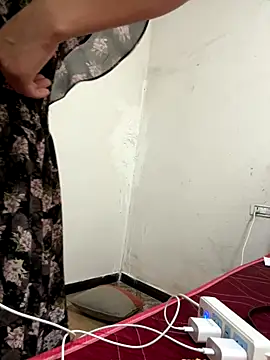 crhong666 online show from October 2025 12:38:01 AM