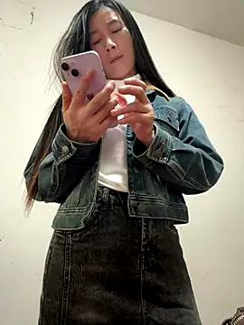 crhong666 online show from October 2025 12:13:01 AM