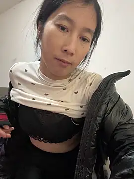 crhong666 online show from December 2025 12:27:02 AM