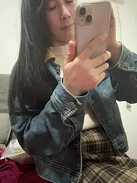 crhong666 online show from April 2026 12:20:02 AM