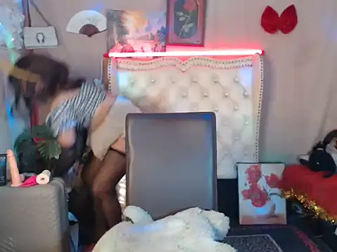 miss laila  online show from September 2025 10:37:01 AM