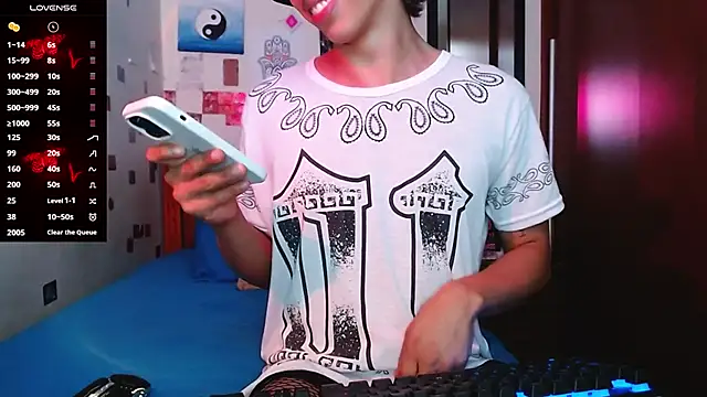 DannyPhantom555 online show from November 2025 06:32:01 PM