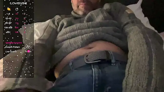 Hotdaddy4u136 online show from November 2025 03:58:02 PM