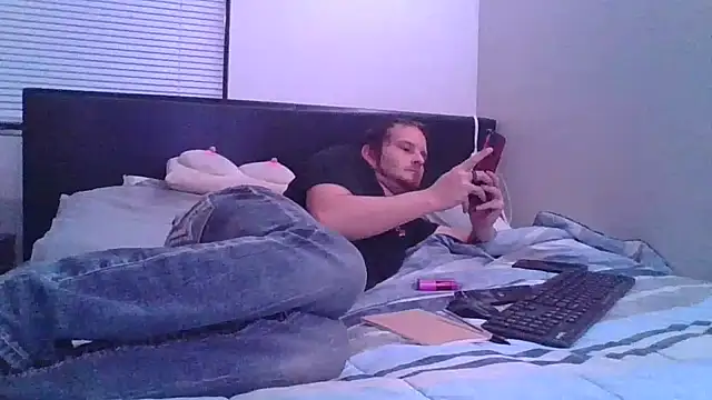 Snapshot of Eclipticice94 chatting on October 2025 04:25:02 AM Eclipticice94 online show from October 2025 04:25:02 AM