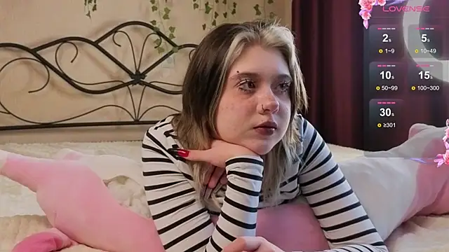 Snapshot of IrisSoCute chatting on September 2025 08:27:01 AM IrisSoCute online show from September 2025 08:27:01 AM