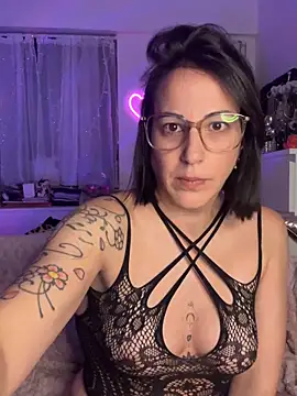 MarahWdsn online show from July 2026 06:51:02 PM