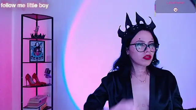 girldom online show from January 2026 09:42:01 PM