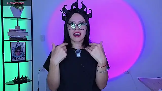 girldom online show from May 2026 04:47:01 PM