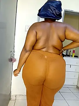 Snapshot of QUEEN_DIVAXX chatting on October 2025 04:40:02 PM QUEEN DIVAXX online show from October 2025 04:40:02 PM