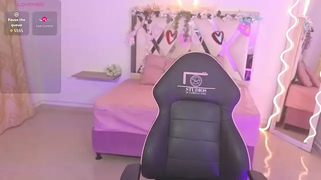 ZURY TAY online show from September 2025 11:36:02 AM