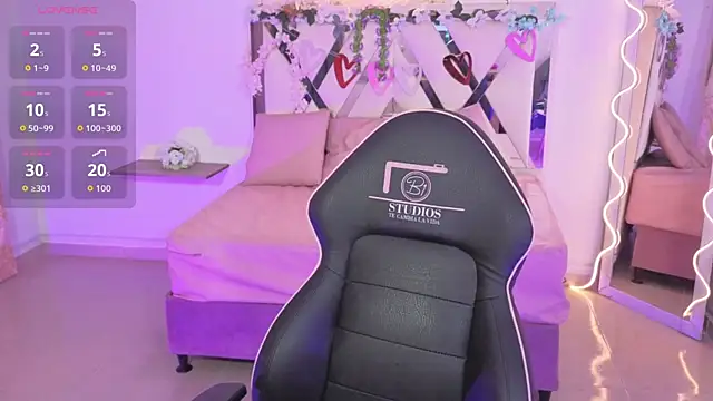 ZURY TAY online show from October 2025 11:29:02 AM