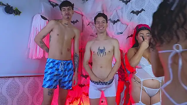 Snapshot of Twink_sensationx chatting on October 2025 01:18:01 PM Twink sensationx online show from October 2025 01:18:01 PM