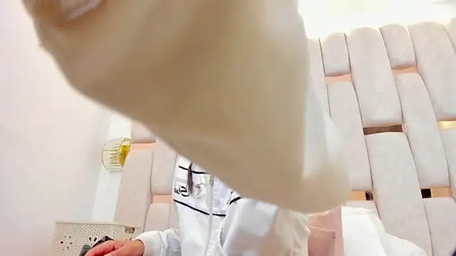 sarah ashbourne online show from October 2025 12:45:01 PM