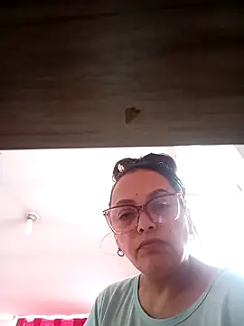 Lady 16 online show from November 2025 03:55:01 PM