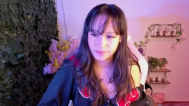 Snapshot of Eymmy_24 chatting on May 2026 01:33:01 AM Eymmy 24 online show from May 2026 01:33:01 AM
