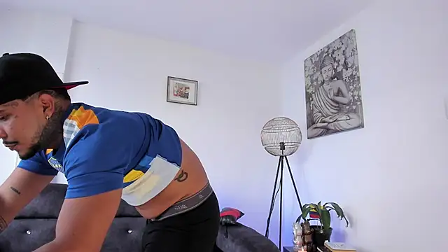 Snapshot of DeimonOficial chatting on February 2026 08:23:01 PM DeimonOficial online show from February 2026 08:23:01 PM