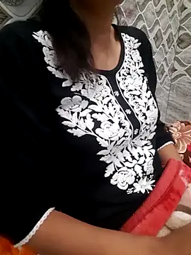 Aarti-kumri online show from November 2025 04:17:01 PM