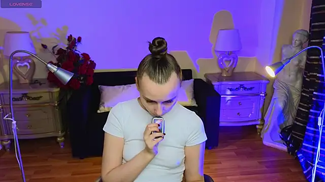 Kelly Cartier online show from October 2025 11:31:01 AM