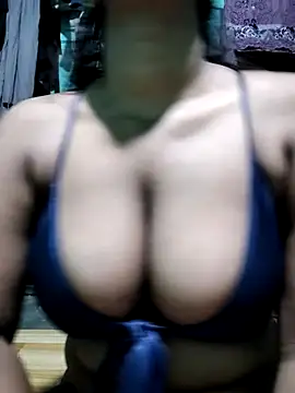 Snapshot of BerryOnFire chatting on November 2025 08:15:02 AM BerryOnFire online show from November 2025 08:15:02 AM