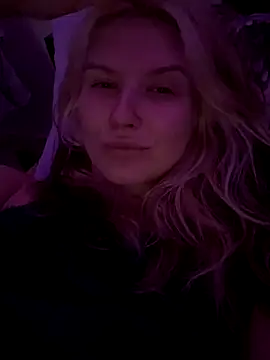 Snapshot of EileenKenner chatting on October 2025 08:54:02 PM EileenKenner online show from October 2025 08:54:02 PM