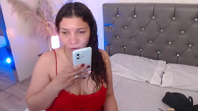 Snapshot of Serena_Houstonn chatting on May 2026 10:34:02 AM Serena Houstonn online show from May 2026 10:34:02 AM