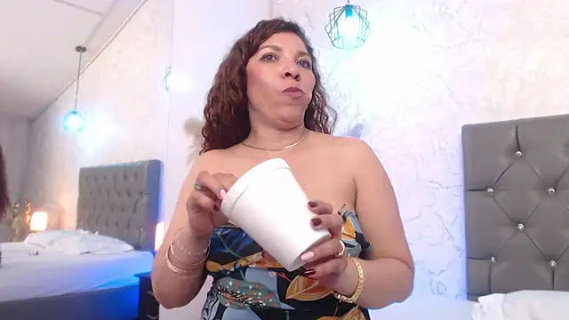 Snapshot of Serena_Houstonn chatting on May 2026 10:27:02 PM Serena Houstonn online show from May 2026 10:27:02 PM