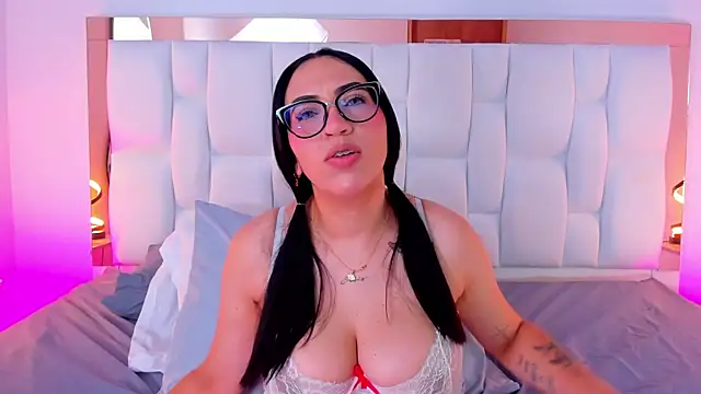 Camille Juicy online show from October 2025 12:46:02 PM